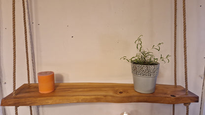 Eksklusiv hengehylle: Epletre «Live Edge» tre med jutetau