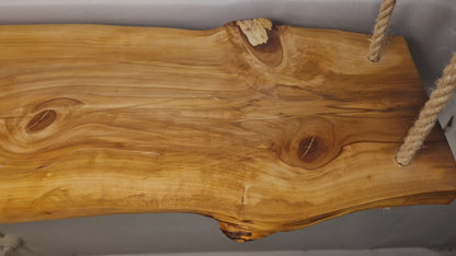 Eksklusiv hengehylle: Epletre «Live Edge» tre med jutetau