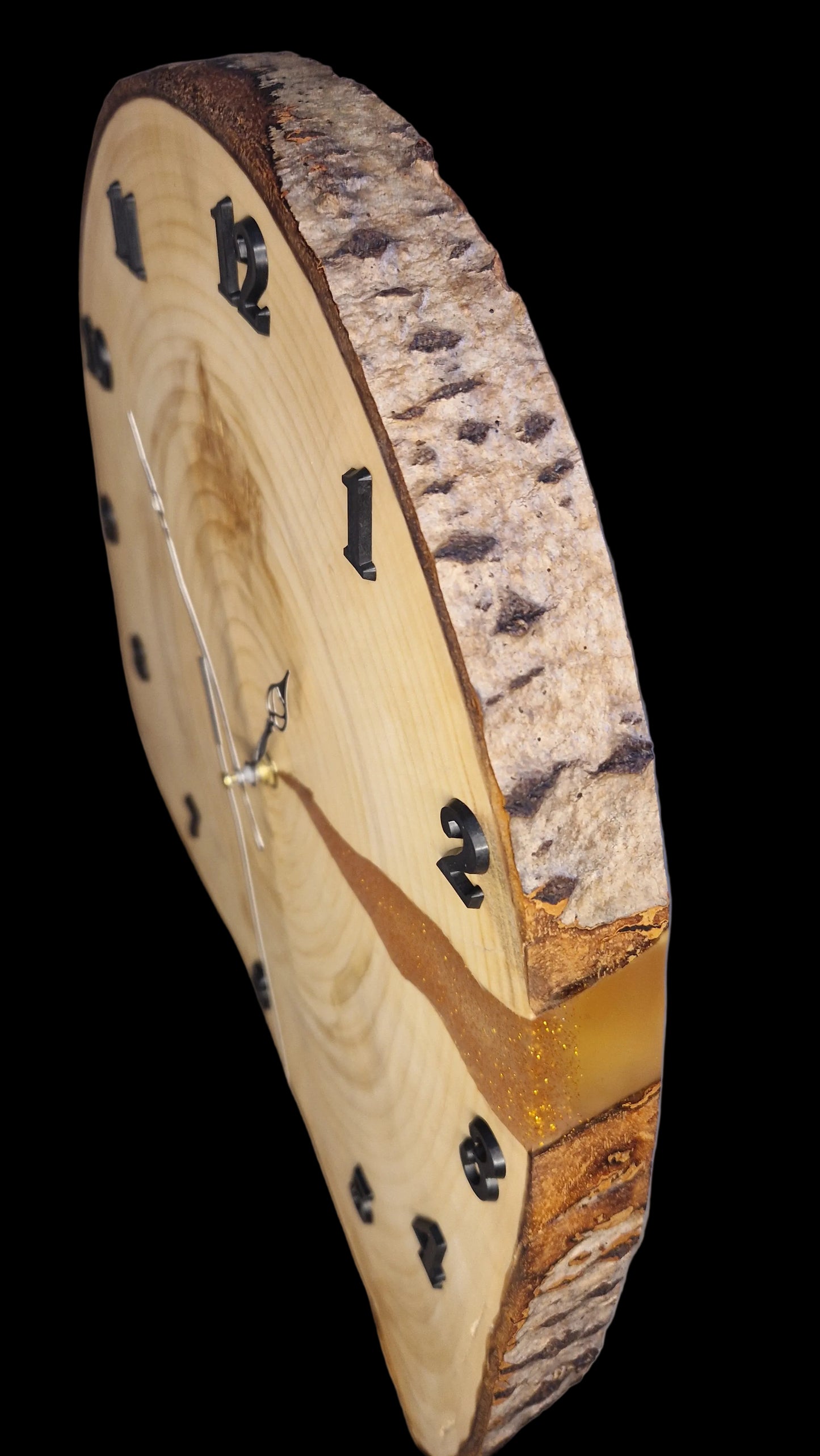 Close-up of the natural cracks and knots in a rustic Aspen tree cross-section clock.