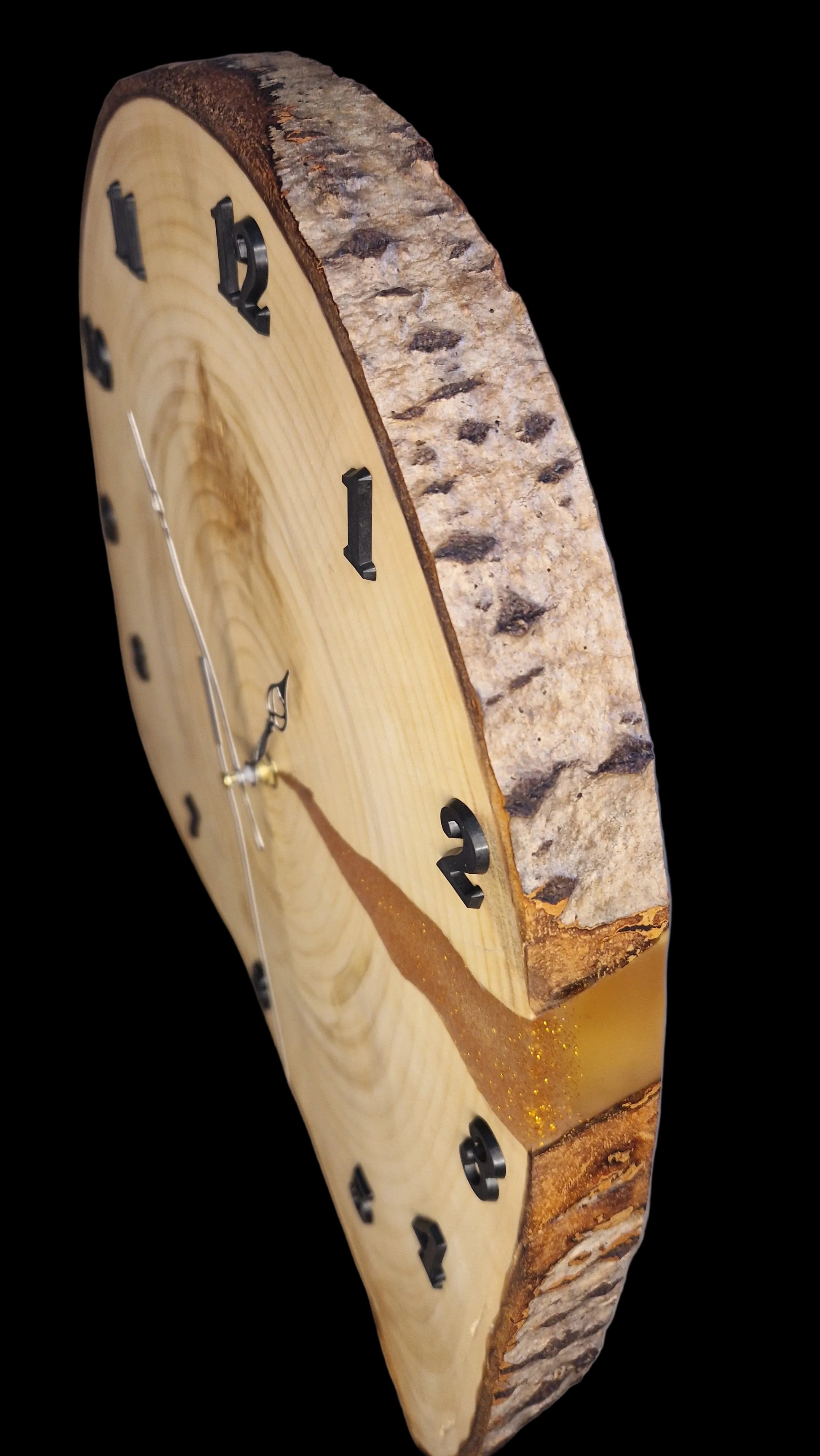Close-up of the natural cracks and knots in a rustic Aspen tree cross-section clock.